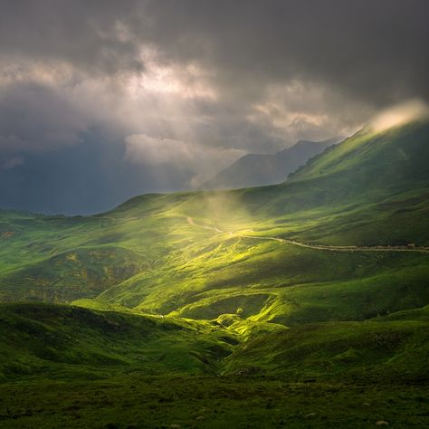 Lightharmony.com - Feel the light Canadian Mountains, Pyrenees France, Landscape Photography Tips, Hidden Places, Get Outdoors, Fantasy Landscape, Slovakia, Watercolor Landscape, Landscape Photos