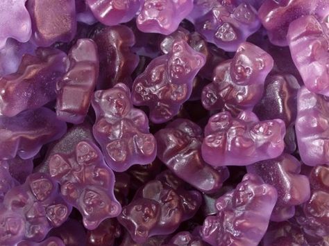 purple gummy bears Purple Gummy Bears, Chocolate Dipped Cupcakes, Gummi Bears, Candy Buttons, Candy Display, Purple Candy, Purple Girls, Bulk Candy, Sour Candy