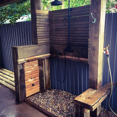 Garden Dog Wash Station, Outdoor Wash Station For Dogs, Outdoor Boot Washing Station, Diy Dog Washing Station Outdoor Backyard, Dogwash Station Outdoor, Outside Dog Washing Station Diy, Outdoor Dog Grooming Station, Outdoor Dog Bath Station Diy, Boot Washing Station Outdoor