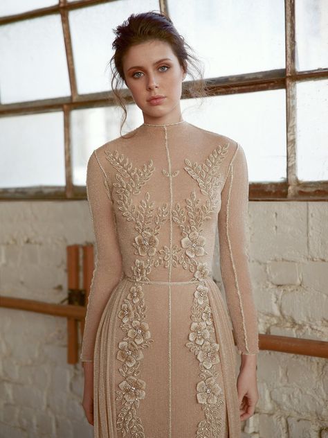 Chana Marelus, Evening Clothes, Queen Wedding Dress, Modest Wedding Gowns, Hand Embroidery Dress, Engagement Dresses, Bridal Fashion Week, Gowns Of Elegance, Embroidery Dress