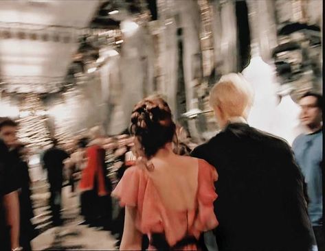 Dramione Aesthetic, Fanfic Dramione, Draco Hermione, Draco And Hermione Fanfiction, Dramione Fan Art, Welcome To Hogwarts, Romance Series Books, Slytherin Pride, Draco And Hermione