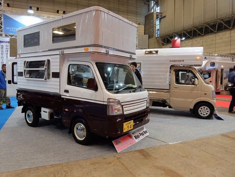 The Mini Pop Bee sleeps 4 people - although based on a pick-up, the unit is... Japan Camping, Micro Campers, Lighter Electric, Mini Trucks 4x4, Kei Truck, Cool Rvs, Bbq Birthday, Candle Lighter, Tiny House Camper