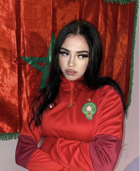 Morocco Clothes, Morocco Girls, Moroccan Culture, Football Fashion, Moroccan Fashion, Best Poses For Pictures, Football Outfits, Strong Girls, Body Warmer