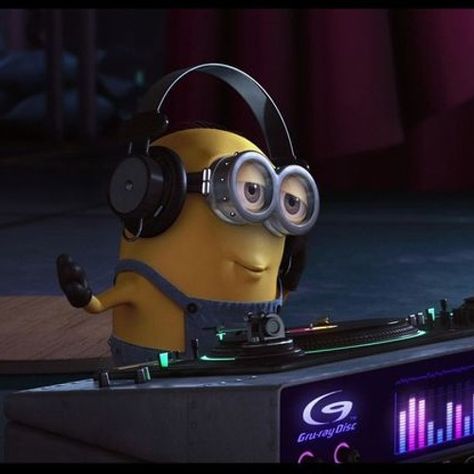 Minions Banana Song, Happy Birthday Dj, Banana Song, 3 Minions, Minion Banana, Dj Art, Minion Pictures, Minions Love, Cute Minions