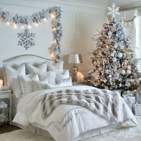 Silver Christmas Bedroom Decor, Winter Themed Bedroom, Minimal Ideas, Christmas Bedroom Decor Ideas, Christmas Bedroom Ideas, Christmas Bedroom Decor, Christmas Bling, Winter Wonderland Theme, Grey Christmas