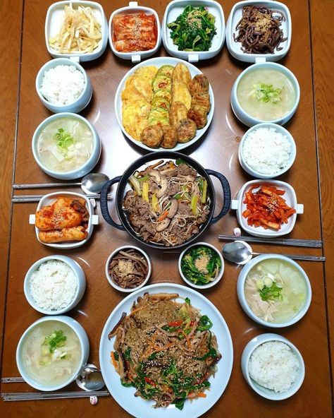 Korean Family Dinner, Korean Meal Aesthetic, Delicious Food Image, Spicy Snacks Recipes, Meat Diet, Healthy Food Menu, Cooking Dishes, Bento Recipes, Food Babe