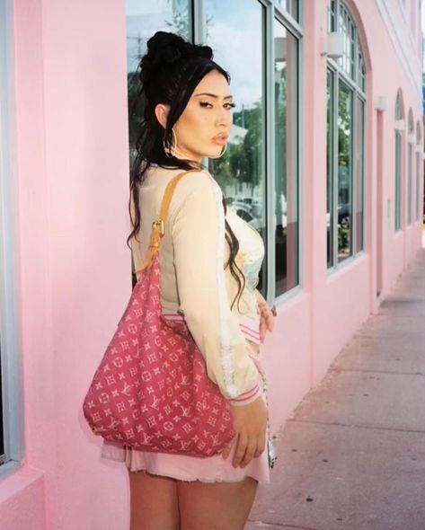 Loner Kali Uchis, Mother Kali, Kali Uchis, August 26, Girls World, How To Pose, Really Cute Outfits, Lady And Gentlemen, Fan Page