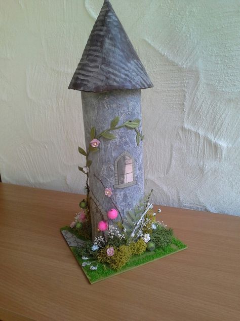 Pringle Tube Fairy Tower by Pauline Diy Fairy Village Ideas, Pringle Tube Crafts, Pringles Box Diy, Diy Pringles, Fairy Projects, Painting Portfolio, Matchbox Crafts, Village Ideas, Messy Crafts