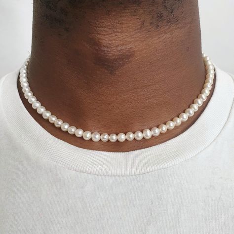 Pearl Necklace Designs Men, Male Pearl Necklace, White Luxury Bag, Jordan Earrings, Pearl Necklace Men, Mens Choker Necklace, Michael B Jordan, Pearl Necklace Designs, Diy Jewelry Necklace