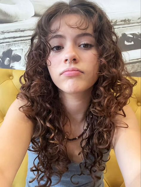 Curly Hair With Wispy Bangs, 3a Curly Hair, 2024 Haircut, Curly Hair Girl, Curly Cut, Natural Curly Hair Cuts, Haircut Inspo, Layered Curly Hair, Curly Hair Photos