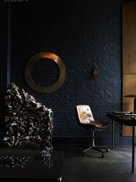 Expert Advice: Monochrome for the Minimalist (and Maximalist) - Remodelista Painted Brick Walls, Black Brick Wall, Interior Boho, Brick Interior, British Interior, Black Interior Design, Black And White Interior, Black Brick, Boho Interiors