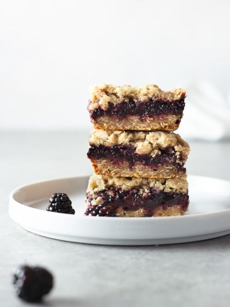 Blackberry Crumble Bars · My Three Seasons Chewy Oatmeal Bars, Blackberry Oatmeal, Blondie Dessert, Homemade Blackberry Jam, Blackberry Crumble, Crumb Bars, Broma Bakery, Fruit Crumble, Crumble Bars