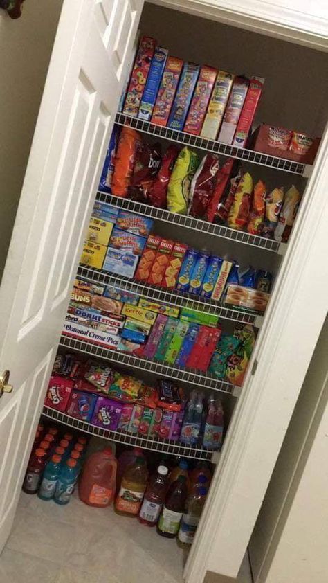 Snack Station, Snack Organizer, Desain Pantry, Kitchen Post, نباتات منزلية, First Apartment Decorating, Sleepover Food, Junk Food Snacks, Future Apartment Decor