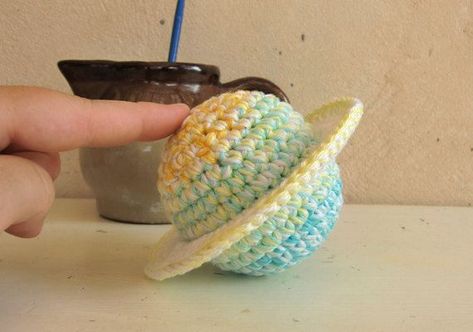 Crochet Saturn, Science Phenomena, Planet Crochet, Science Crochet, Waldorf Kids, Crochet Stuffed Toys, Crochet A Bear, Cool Desk, Desk Toy