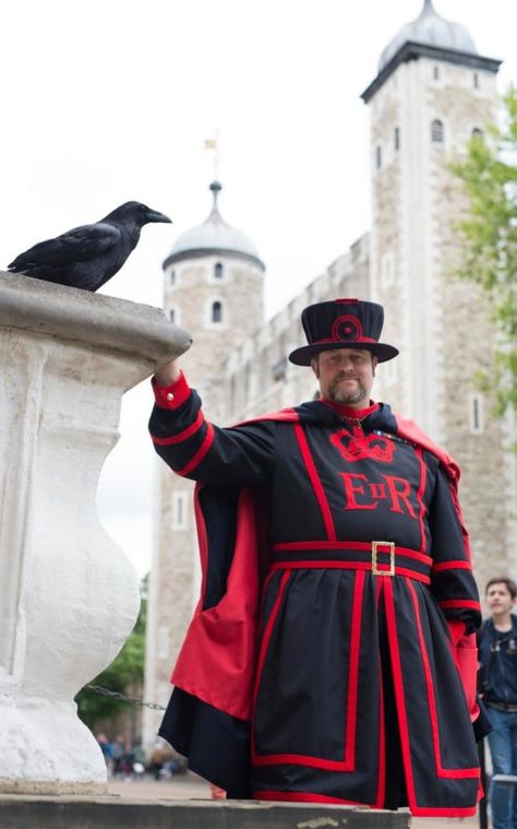 Yeoman Warder, British Icons, Anglo Saxon Kings, London Sightseeing, Rule Britannia, Quoth The Raven, English Gentleman, The Tower Of London, Warrant Officer