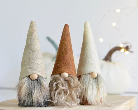 Does your home have a gnome? Artisan Made Nordic Heirloom Gnomes Nordic Gnome™️ by NORDIChrista Small Gnomes, Best Graduation Gifts, Nordic Gnomes, Scandinavian Gnomes, Lampe Decoration, Diy Gnomes, Gnomes Crafts, Thanksgiving Decor, Christmas Settings