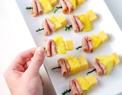 #ad These Ham, Pineapple, and Cheese Bites are the perfect easy appetizer to put together for any party! | tastefulventure.com made in partnership with Castle Wood Reserve Spring Party Appetizers, Pineapple And Cheese, Pineapple Appetizers, Ham Appetizers, Ham Pineapple, Oven Roasted Chicken Breast, Easy Ham, Oven Roasted Turkey, Premium Meat