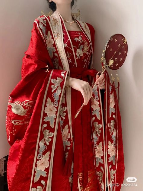 Red Chinese Traditional Dress, Red Chinese Aesthetic, Hanfu Dress Red, Hanfu Red, Red Chinese Wedding Dress, Princess Dress Red, Red Chinese Dress, Japanese Wedding Dress, Traditional Japanese Clothing