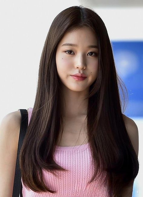 w🐰ny✨️🩷 Korean Straight Hairstyles, Korean Haircut Long, Oval Haircut, Korean Haircut, Hair Inspiration Long, Oval Face Haircuts, Straight Hair Cuts, Oval Face Hairstyles, Oval Face