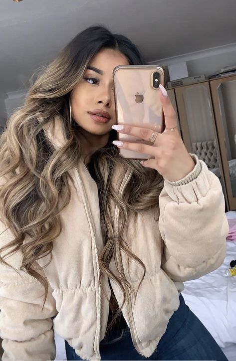 Nice Brown Hair Color, Brown To Blonde Highlights, Blonde Highlights Balayage, Highlight Balayage, Look Kylie Jenner, Baby Lights, Tape Hair Extensions, Black Hair Balayage, Highlights Balayage