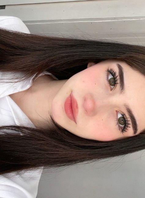 Light Feminine Makeup Looks, Light Feminine Makeup, Teknik Makeup, Feminine Makeup, Light Feminine, Pinterest Makeup, Winter Makeup, Party Inspo, Asian Eye Makeup