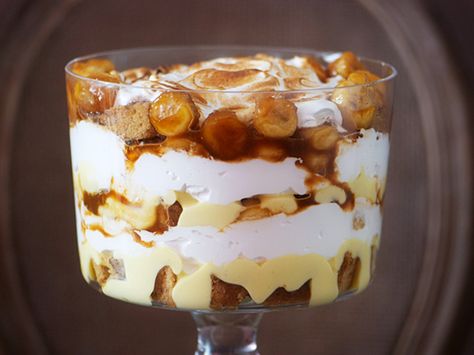 Rum-spiked brown sugar walnut cake is layered with vanilla custard, meringue, and sticky bananas foster to make this decadent treat. Bananas Fosters, Banana Fosters, Trifle Recipes, Trifle Pudding, Trifle Dish, Trifle Bowl, Trifle Desserts, Layered Desserts, Bananas Foster