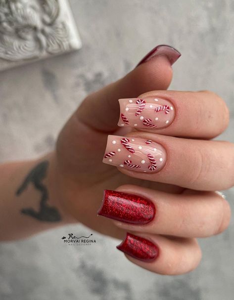 Christmas Nails New Years, Christmas Nails Ideas 2024, New Year And Christmas Nails, Small Nails Christmas, Winter Nail Designs Red, Fall Winter Nails 2024, Christmas Nails Red Designs, Coffin Shape Christmas Nails, Christmas Nails2024