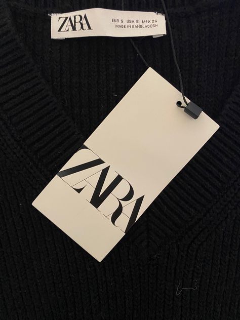 Zara Tag Label, Zara Packaging, Zara Logo, Clothing Labels Design, Hang Tags Clothing, Hang Tag Design, Design Mockup Free, Clothing Packaging, Logo Redesign