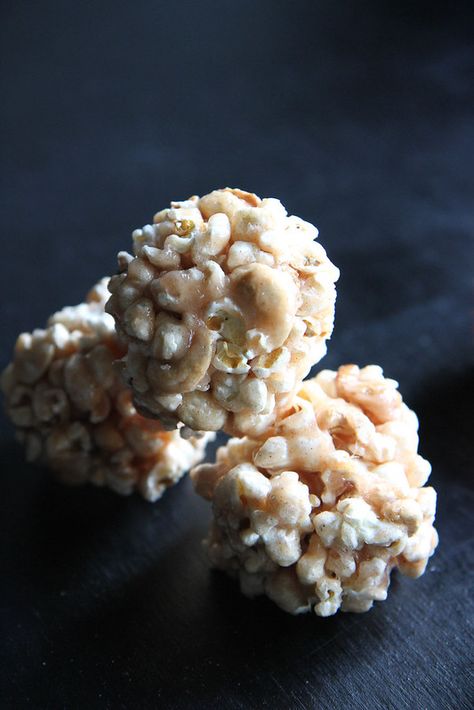 Salted Caramel Popcorn Balls- Vegan - Heather Christo Caramel Popcorn Balls Recipe, Caramel Popcorn Balls, Easy Salted Caramel, Gift Treats, Vegan Popcorn, Popcorn Balls Recipe, Healthy Popcorn, Salted Caramel Popcorn, Popcorn Treats