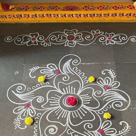 Big Flower Rangoli Designs, Mugullu Rangoli Designs, Simple Muggulu Designs, Border Kolam, Easy Rangoli Designs Videos, Muggulu Designs, Rangoli Designs Photos, Rangoli Side Designs, Rangoli Colours