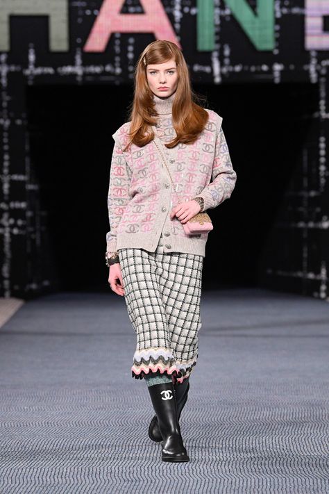 Chanel RTW Fall 2022[PHOTOS] – WWD Fall 2022, The Collection, Fashion News, Sweater Dress, Fall Winter, Chanel