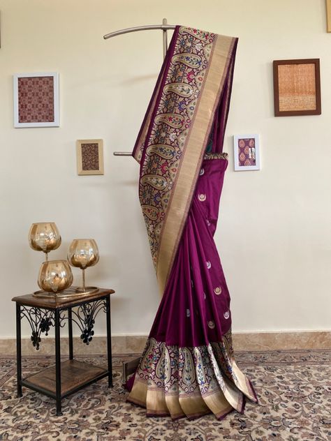 How To Display Sarees In Shop, Saree Display Stand, Saree Visual Merchandising, Saree On Mannequin, Saree Mannequin Display, Saree Photography Ideas, Saree Display Ideas, Maniquin Dress Display, Saree Display