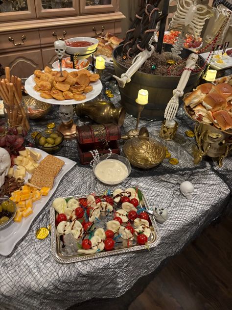 Pirate Adult Party, Pirate Themed Drinks, Adult Pirate Party Ideas, Pirate Party Snacks, Pirate Party Food, Pirates Dinner, Pirate Wedding, Pirate Party, Wedding Board