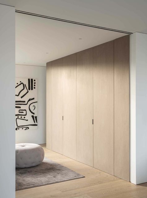 Closet Doors Minimalist, Flush Wardrobe Doors, Light Wood Closet Doors, Minimalist Closet Room, Closet Doors Designs, Flush Closet Doors, Scandinavian Closet Design, Minimalist Closet Doors, Closet Wood Design