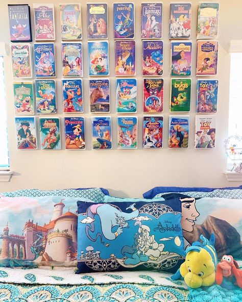 Vhs Crafts, Disney Decor Bedroom, Disney At Home, Disney Themed Rooms, Disney Vhs Tapes, Wonderful World Of Disney, Casa Disney, Disney Room Decor, Disney Bedrooms