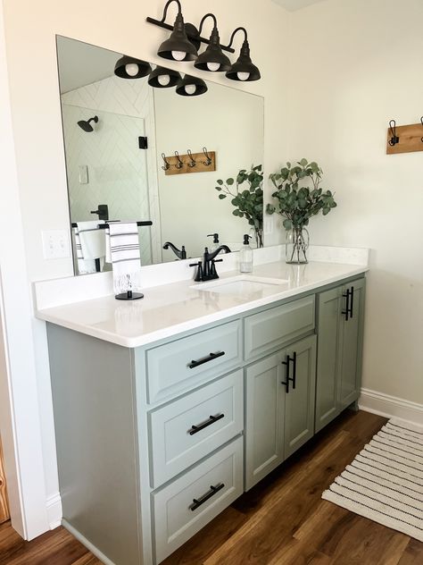 Cheap Modern Bathroom, Bathroom Laminate Flooring, Bathroom Addition Ideas, Kid Bathroom Ideas, Guest Bathroom Makeover, Bathroom Planning, Bathroom Remodel Plans, Farmhouse Bathrooms, Bathroom 2024