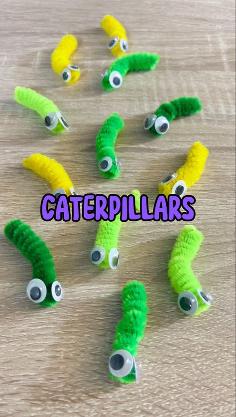 Caterpillar Preschool, Snowflake Wall, Caterpillar Craft, Pipe Cleaner Flowers, Art & Craft Paper, Bug Crafts, Paper Snowflake, Make Flowers, Diy Pipe