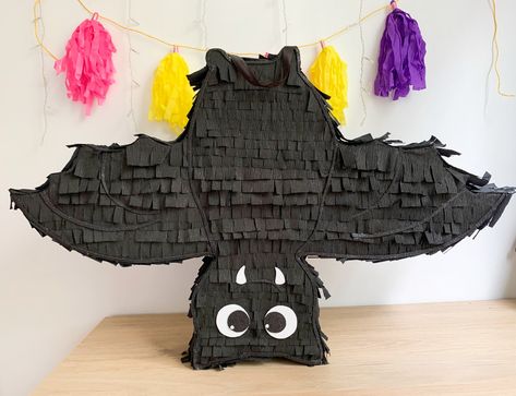 Spooky Pinata, Diy Halloween Pinata, Halloween Piñatas Ideas, Halloween Pinata Diy, Halloween Pinata Ideas, Mini Piñatas Halloween, Bat Pinata, Halloween Pinatas, Pinata Halloween