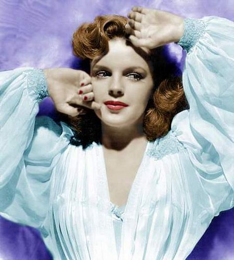 The original redhead.  Judy Garland is divine. Klasik Hollywood, Carroll Baker, Annie Ernaux, Katherine Mansfield, Merle Oberon, Joyce Carol Oates, Tyrone Power, Shirley Jones, Veronica Lake