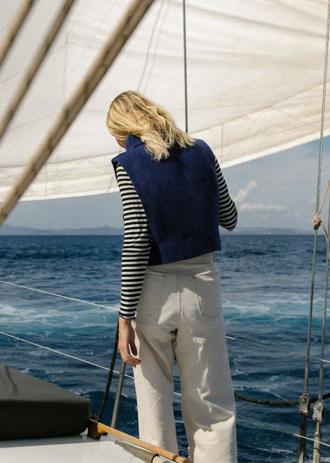 Culture Inspiration, Kelly Rutherford, Top Summer Outfits, Parisienne Chic, Winter Inspo, Crochet Summer Tops, Coastal Grandma, Tutorial Crochet, Sailing Outfit