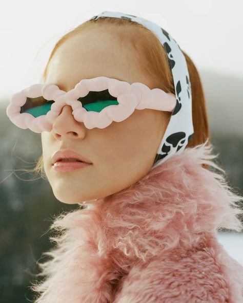 Florentina Leitner, Pink Sunglasses, Trendy Halloween, Cool Sunglasses, Y2k Retro, Halloween Looks, Rectangle Sunglasses, Retro 90s, Sunglasses For Women