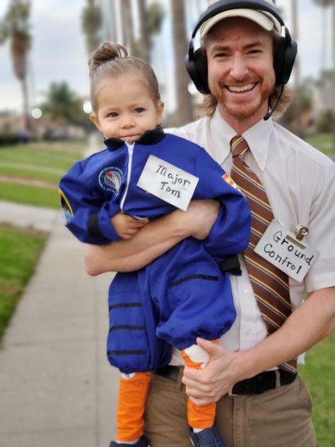 Astronaut family costume Nasa Family Costume, Family Space Costumes, Astronaut Family Costume, Space Family Costume, Sibling Halloween Costumes, Space Costumes, Halloween Parejas, Astronaut Costume, 2024 Halloween