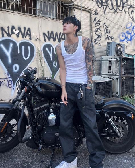 Bad Boy Outfits, Boys Aesthetic Outfits, Biker Aesthetic, Japanese Men, Pose Reference Photo, Korean Men, Asian Boys, Asian Men, Fitness Inspo