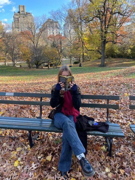 Nyc October Aesthetic, Nyc In Fall Aesthetic, Autumn In Nyc Aesthetic, 2022 Fall Aesthetic, Autumn Travel Aesthetic, Fall In New York City Aesthetic, New York Fall Aesthetic Outfit, Fall Travel Aesthetic, Fall Park Aesthetic