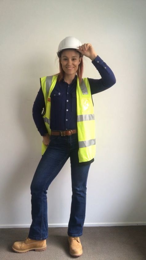 Construction workwear Construction Attire For Women, Construction Woman Outfit, Woman Engineer Outfit, Women Construction Outfit Style, Architect Outfit Women Construction, Construction Outfit Women, Engineer Outfit Women, Women Construction Outfit, Women In Construction Outfits