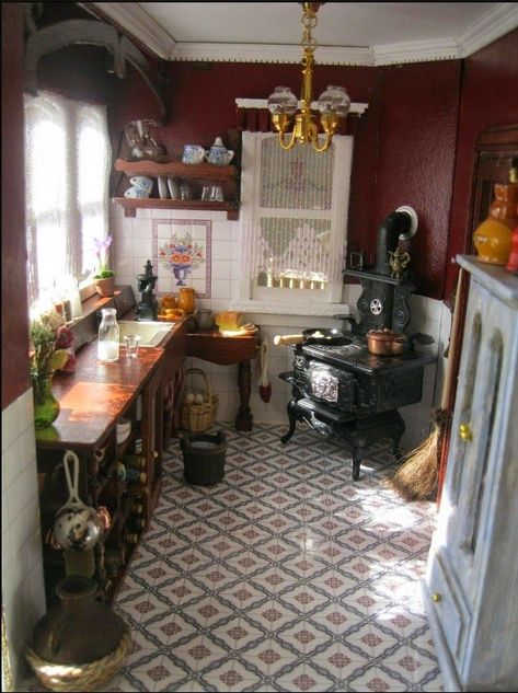 Beacon Hill Dollhouse, Victorian Kitchen, Victorian Dollhouse, Dolls House Interiors, Victorian Dolls, Miniature Rooms, Kitchen Stove, Mini Kitchen, Little Kitchen