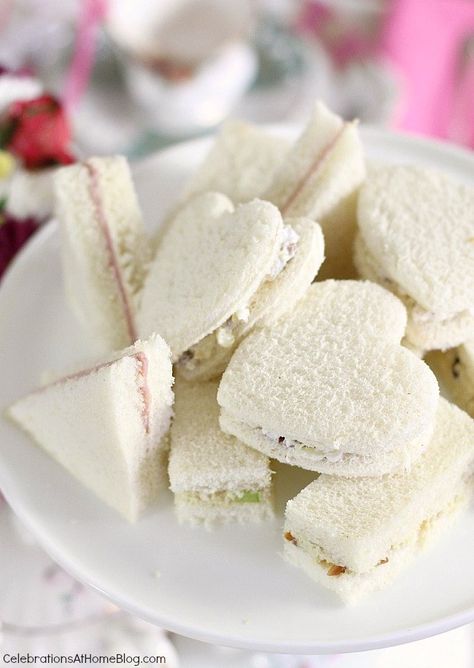 Sandwiches Party, Garden Party Recipes, Tea Party Sandwiches, Spring Cocktails Recipes, Easy Teas, Party Sandwiches, Breakfast Restaurants, Tea Party Food, Finger Sandwiches