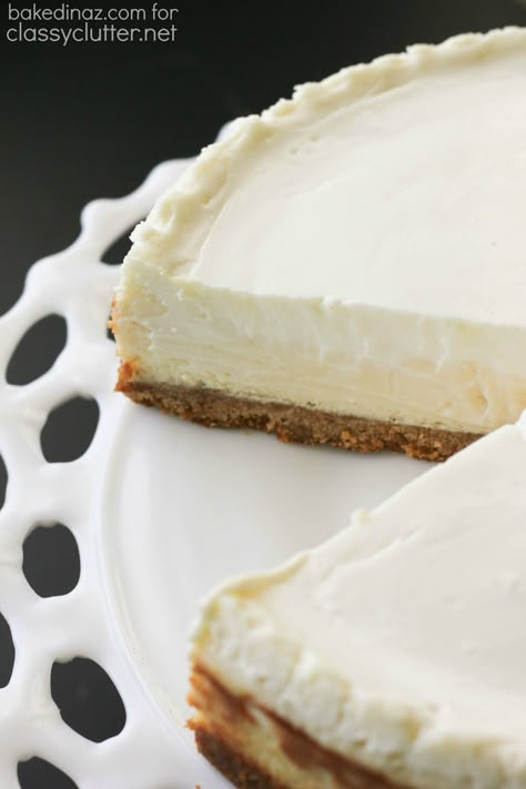 Hello classic cheesecake with sour cream topping!! This is amazing!!! Click above for recipe Cheesecake With Sour Cream Topping, Cheesecake With Sour Cream, Original Cheesecake Recipe, Sour Cream Icing, Cake With Sour Cream, Sour Cream Topping, Sour Cream Cheesecake, Sour Cream Frosting, Cheesecake Recipes Classic