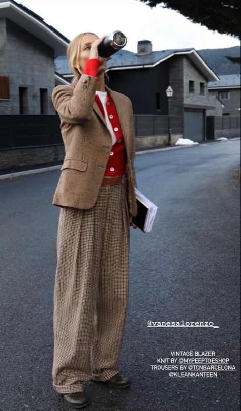 Vintage Winter Outfits Classy, Mustard Outfits For Women, Balenciaga Outfit Women, Tweed Aesthetic, British Heritage Fashion, Japan Outfit Winter, Parisienne Style, Kilt Outfits, Japan Outfit