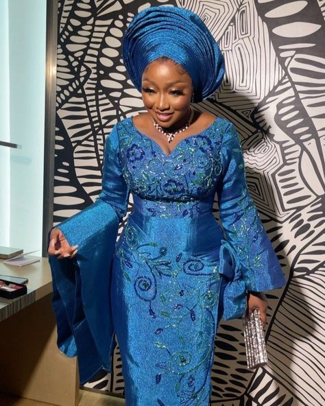 Yoruba woman in a traditional style Yoruba Wedding Dress, Hausa Bride, Yoruba Bride, Ankara Dress Designs, African Traditional Wedding Dress, Ankara Long Gown Styles, Yoruba Wedding, Chiffon Dress Short, Traditional Wedding Attire